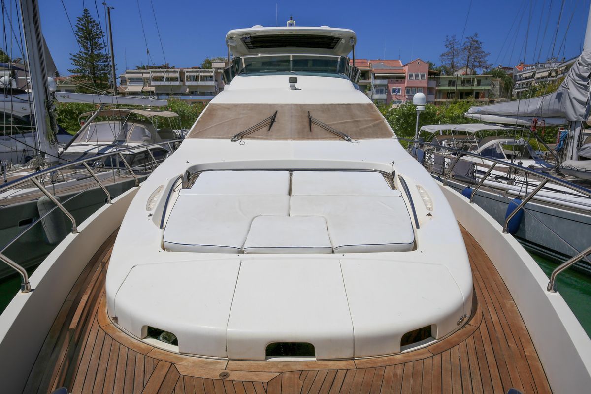 2010 Azimut 74 