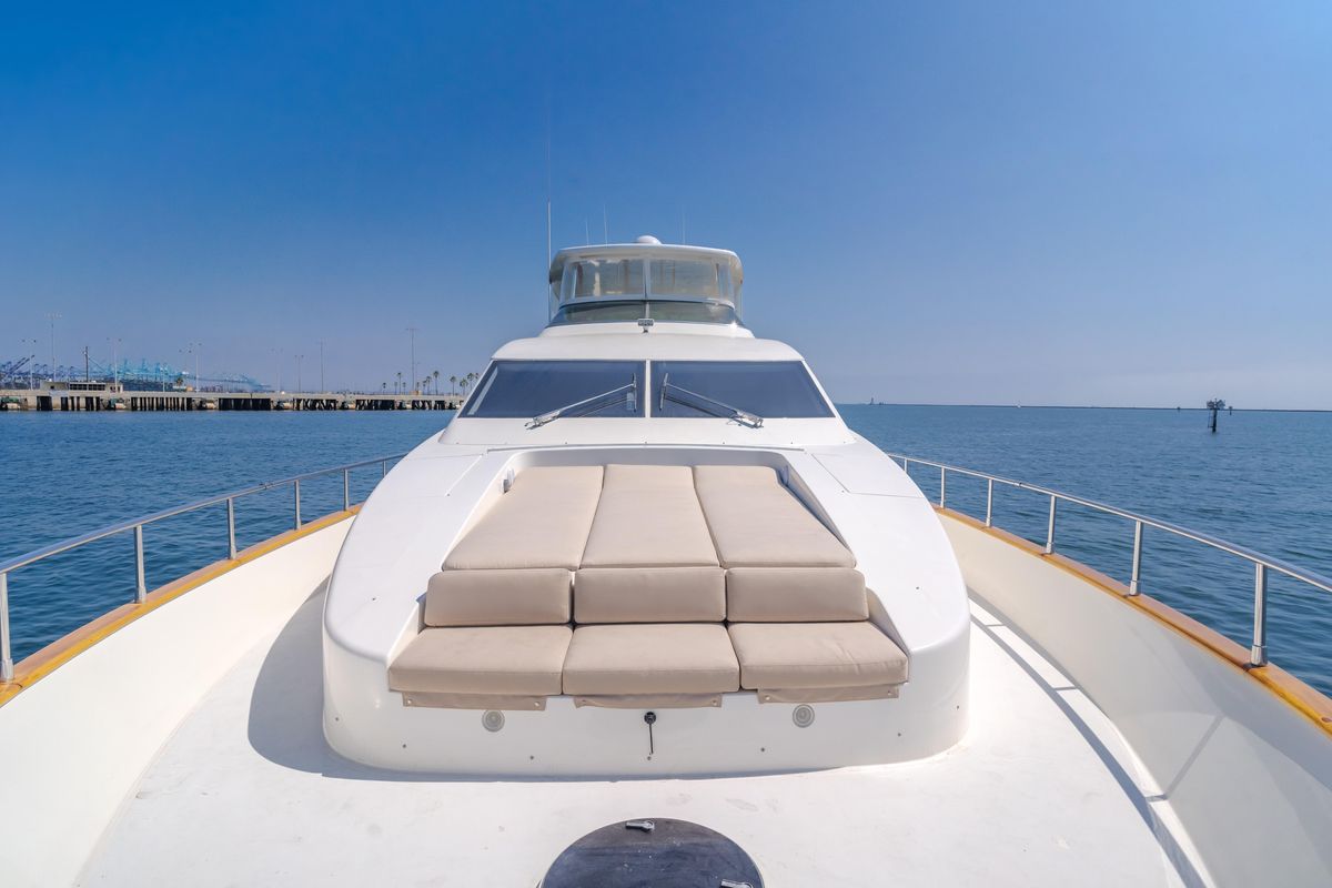 2005 Azimut 85 