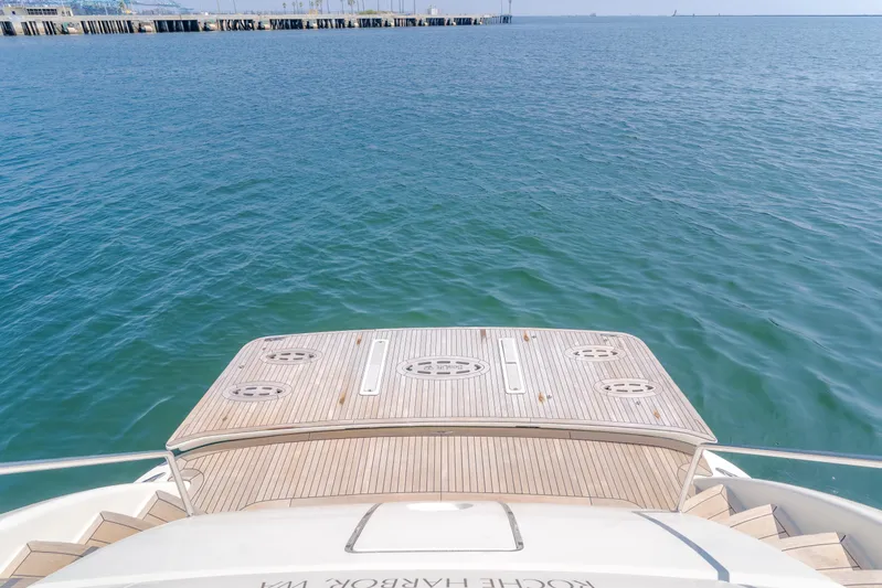 Anejo Yacht Photos Pics Azimut 85 Ultimate 2005 yacht stern view with ocean backdrop.