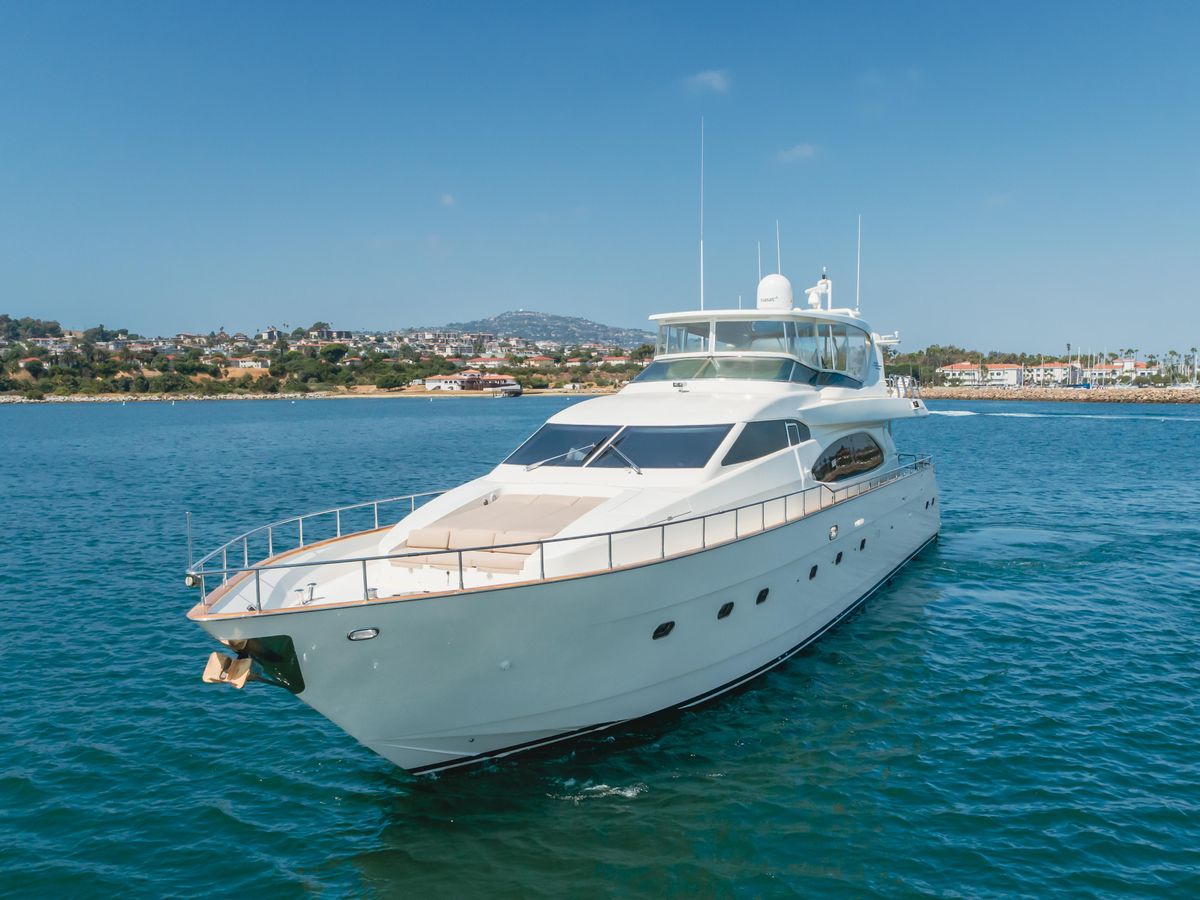 2005 Azimut 85 