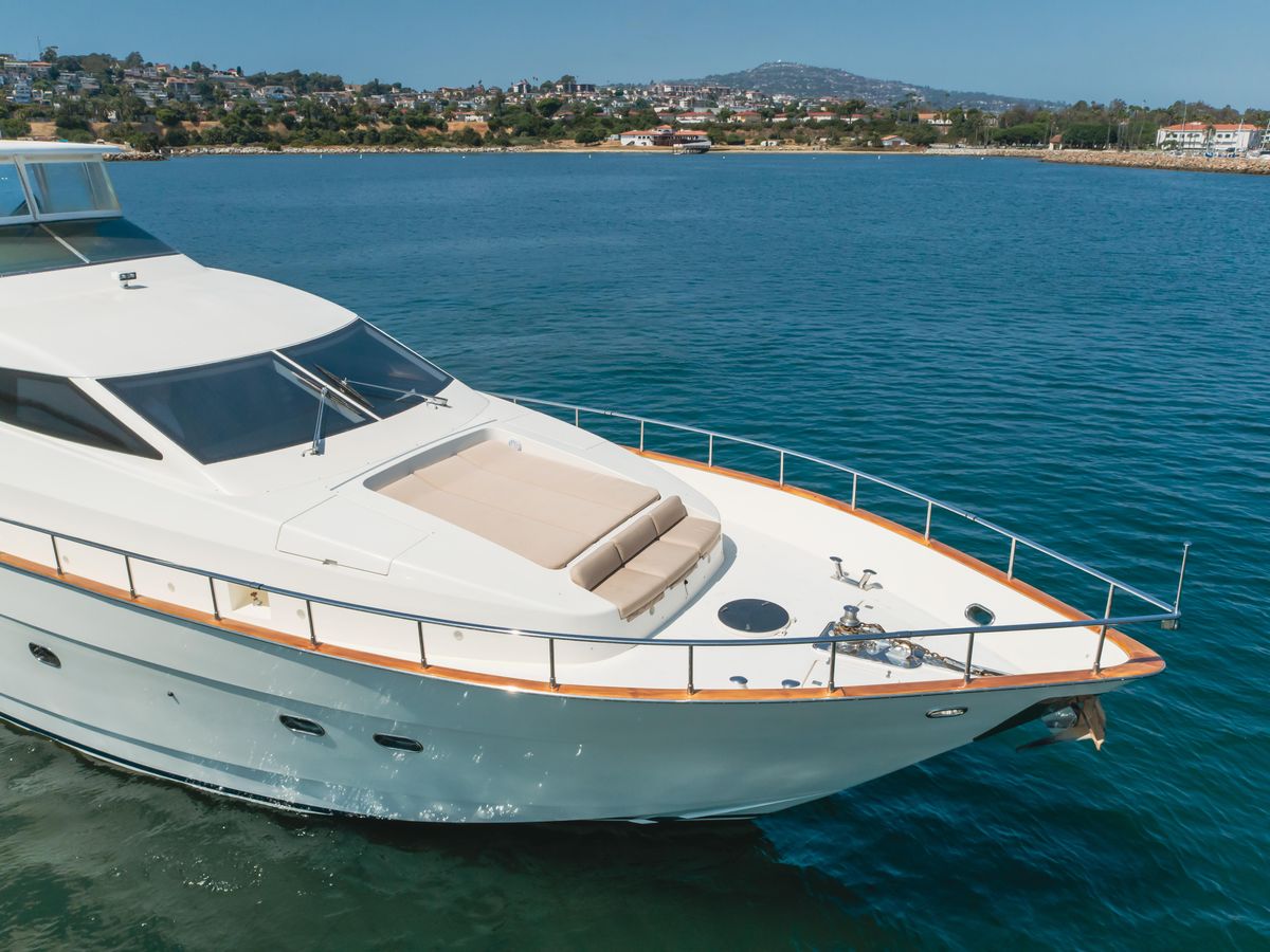 2005 Azimut 85 