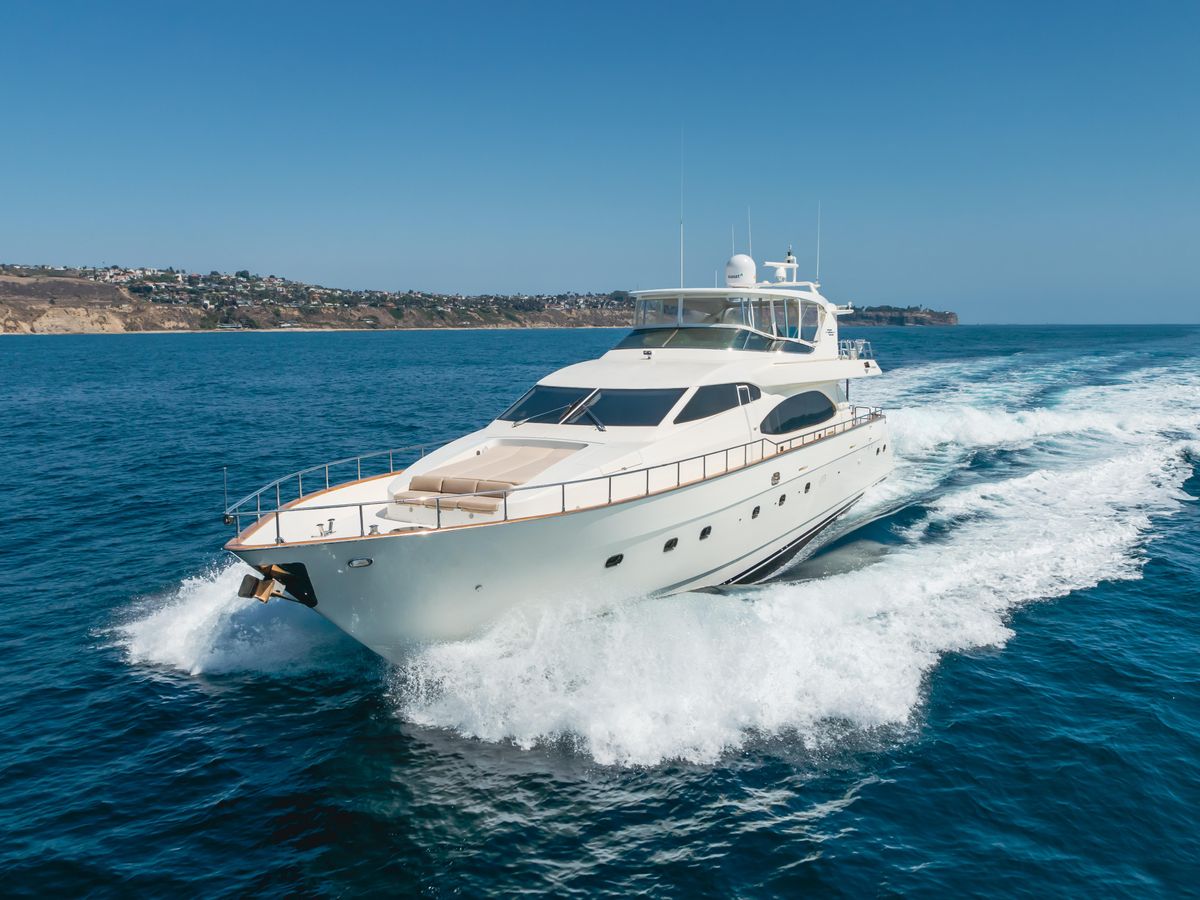 2005 Azimut 85 