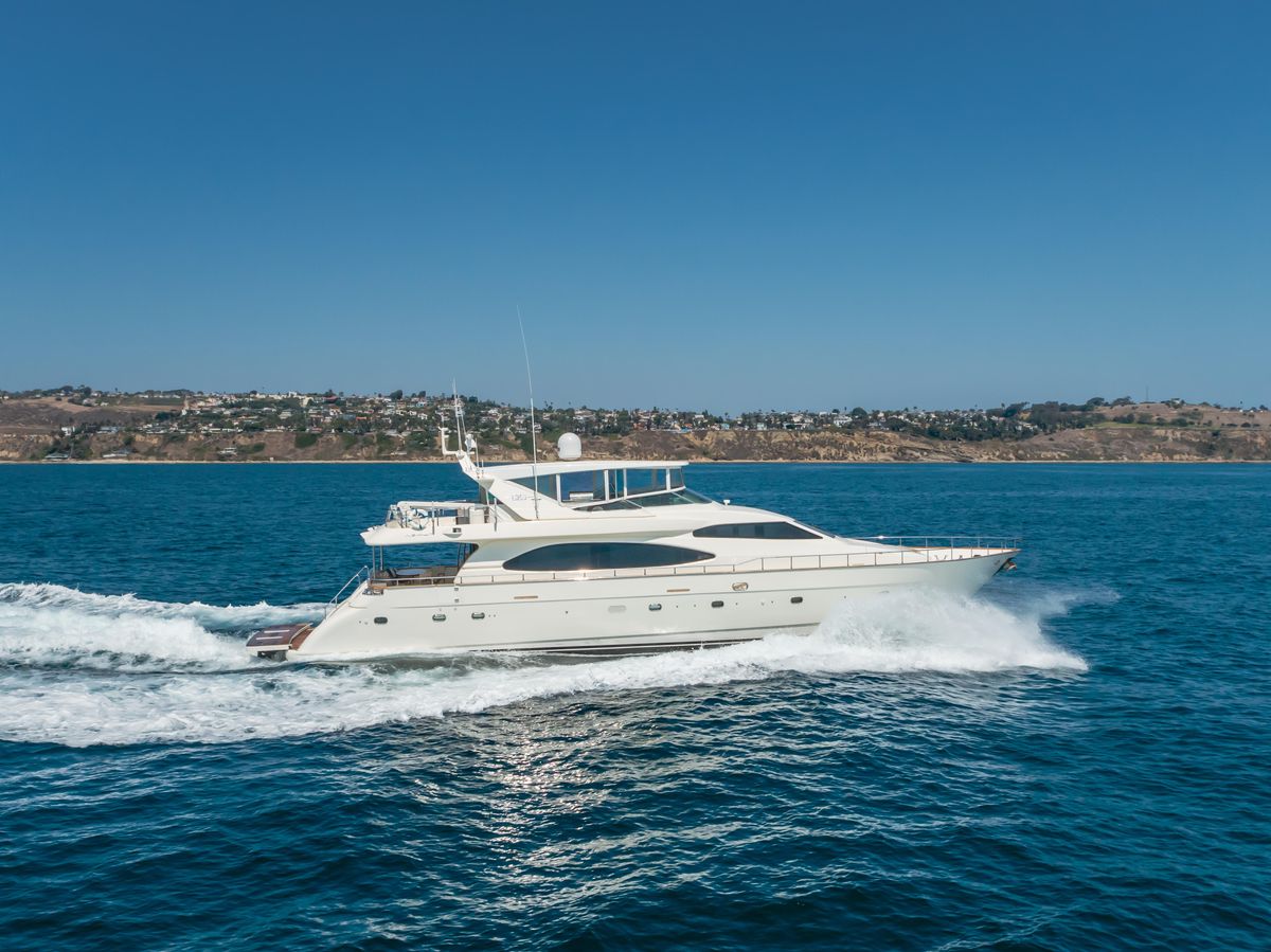 2005 Azimut 85 