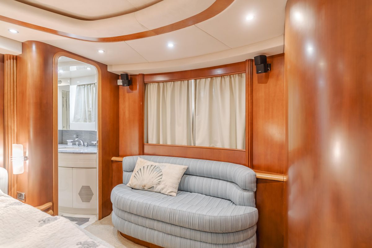 2005 Azimut 85 