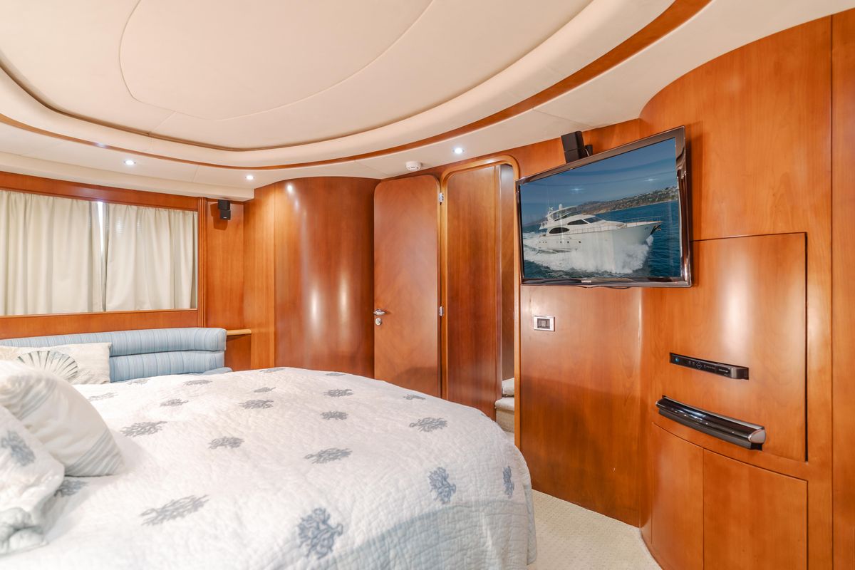 2005 Azimut 85 