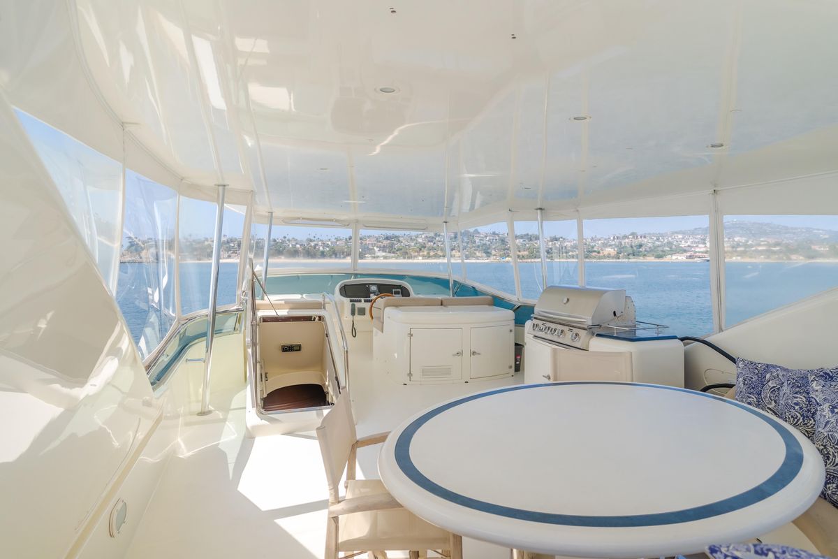 2005 Azimut 85 
