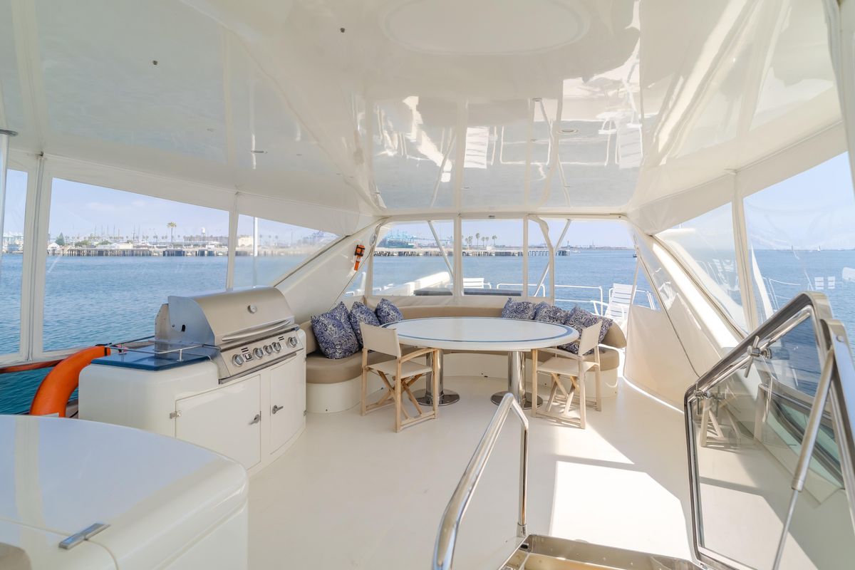 2005 Azimut 85 