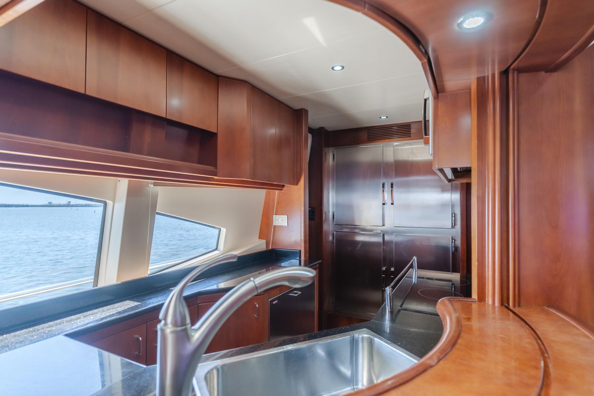 2005 Azimut 85 