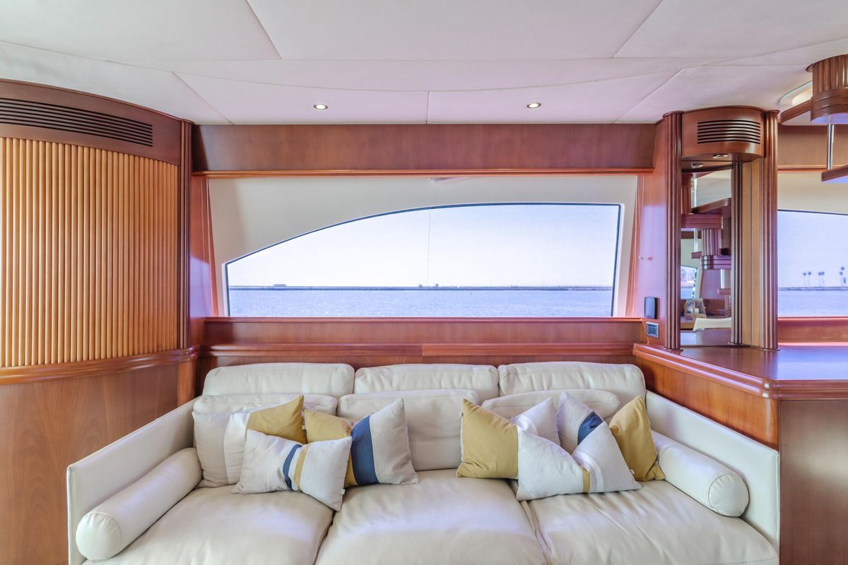2005 Azimut 85 