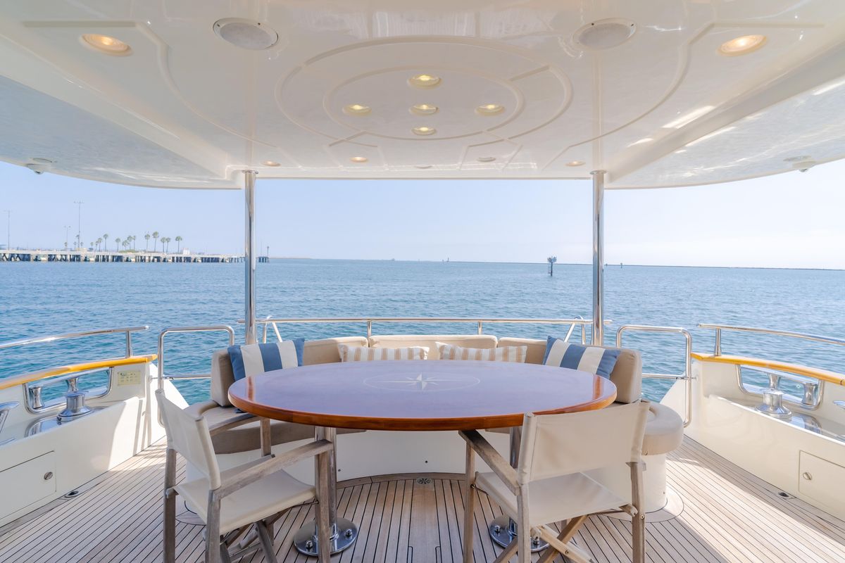 2005 Azimut 85 