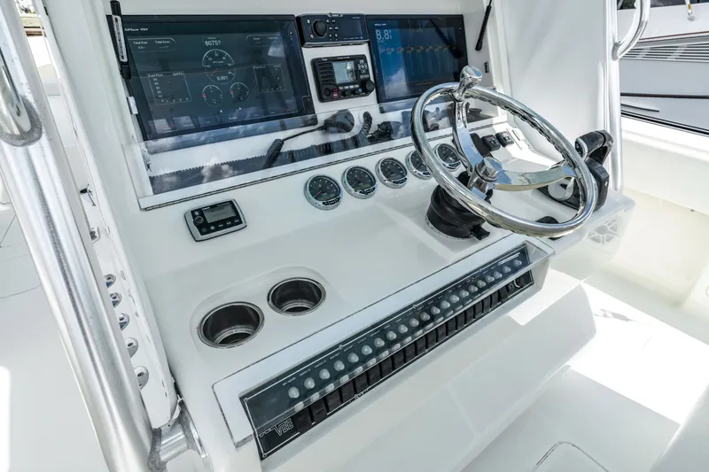  Yacht Photos Pics 2016 SeaVee 390Z helm with modern navigation instruments.