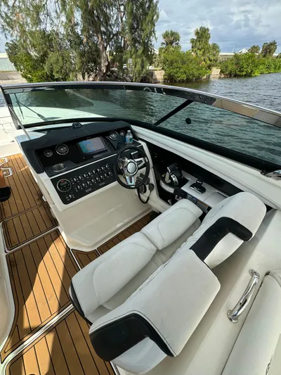  Yacht Photos Pics 2015 Sea Ray 350 SLX boat interior with sleek dashboard and comfortable seating.