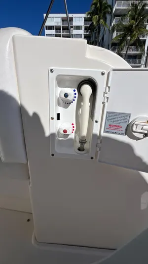 Lowest Price In Usa ! Yacht Photos Pics 2008 Sea Ray 380 Sundancer boat control panel with knobs and warning label.
