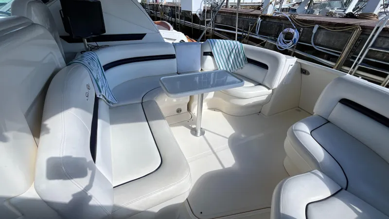 Lowest Price In Usa ! Yacht Photos Pics Luxurious seating area on 2008 Sea Ray 380 Sundancer yacht with table and cushions.