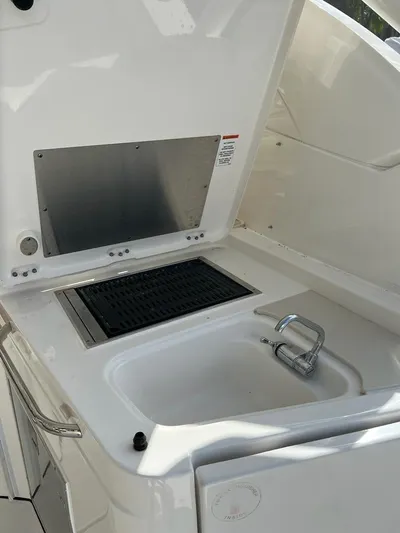  Yacht Photos Pics 2020 Pursuit DC 365 Dual Console boat sink and grill area.