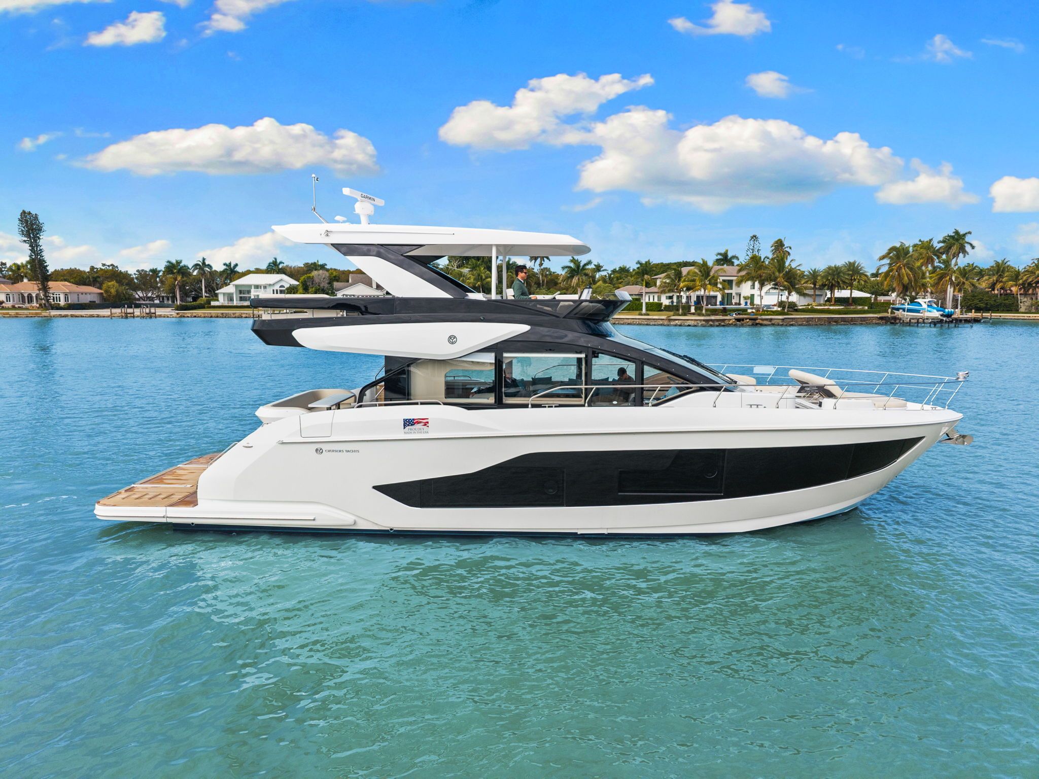 Cruisers Yachts 57 Fly
