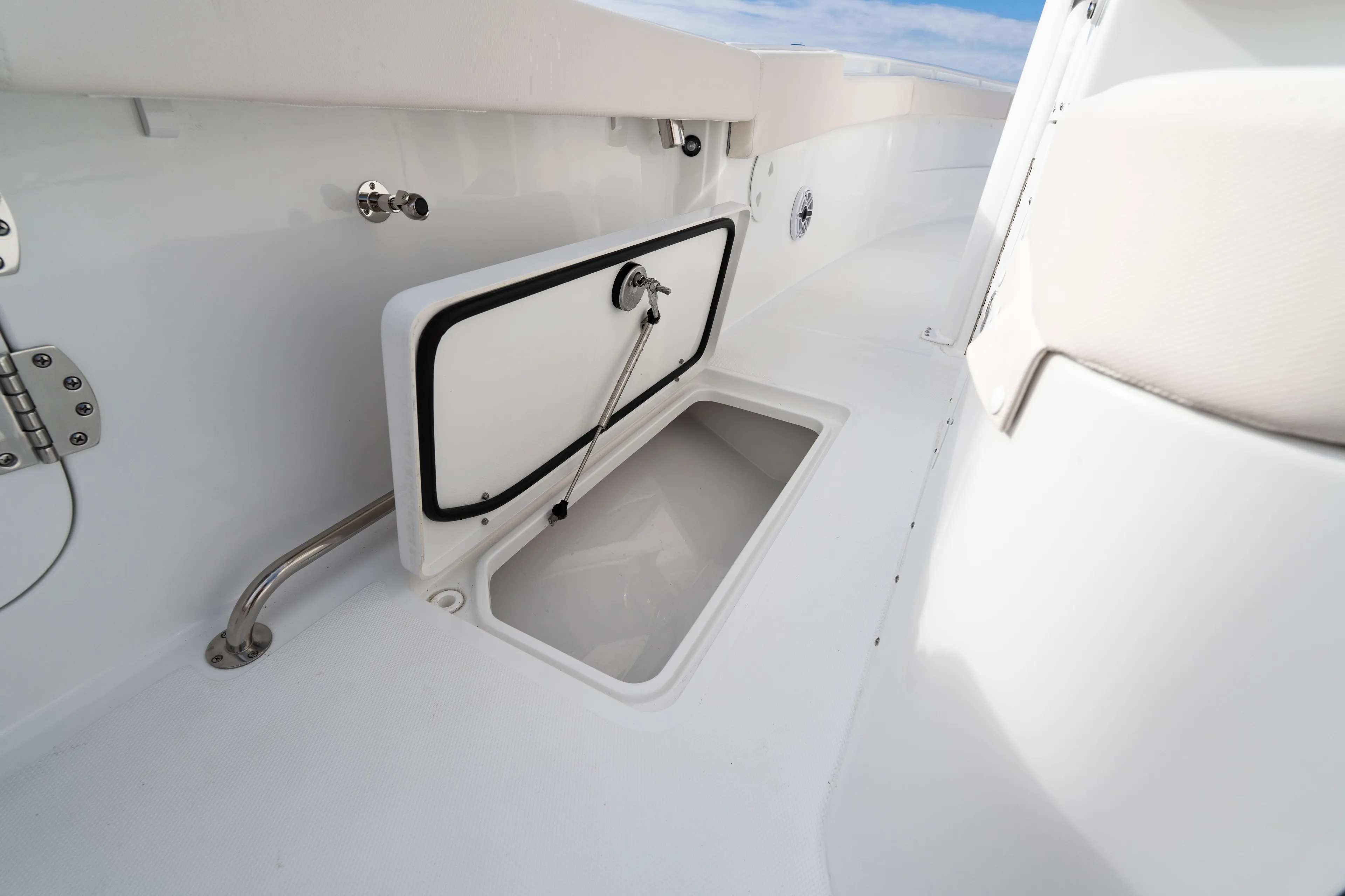  Yacht Photos Pics 2026 Sea Hunt Ultra 285 Coffin Box open storage compartment on deck.