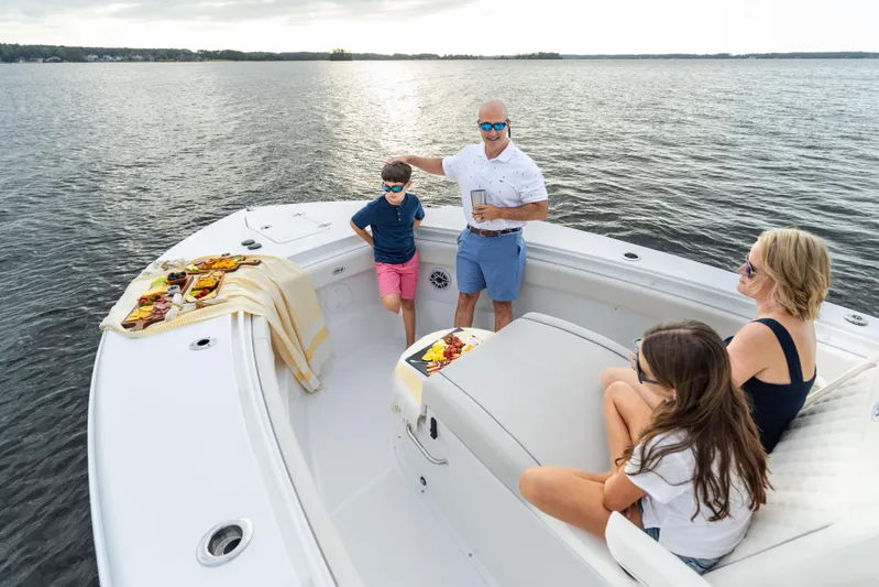  Yacht Photos Pics Family enjoying a day on the 2026 Sea Hunt Ultra 285 Coffin Box boat.