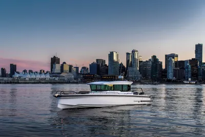 Axopar 37 XC Cross Cabin with Aft Bench