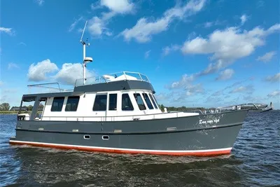 2002 Alm Trawler