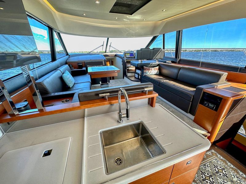 2016 Prestige 550 Flybridge Hardtop