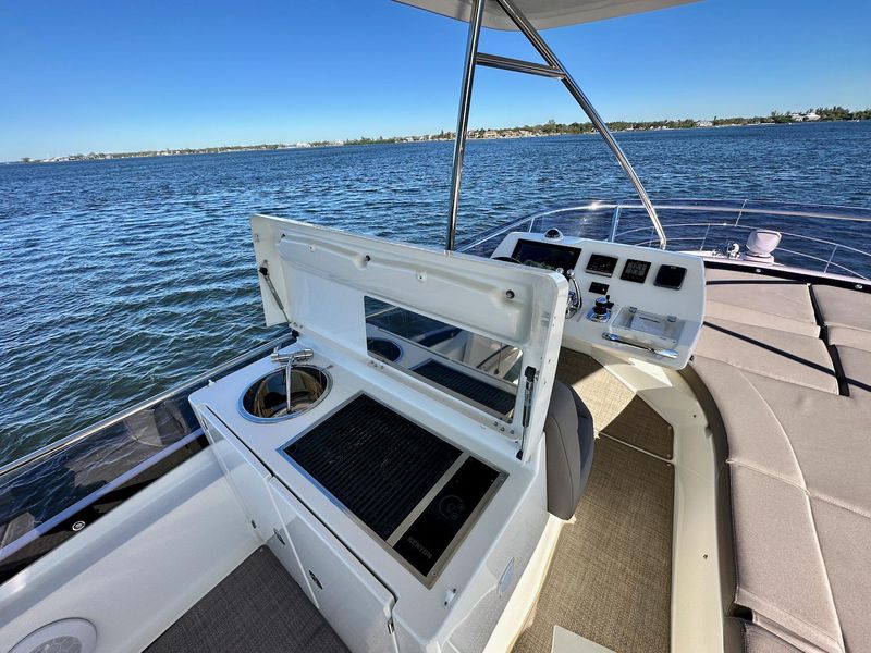 2016 Prestige 550 Flybridge Hardtop