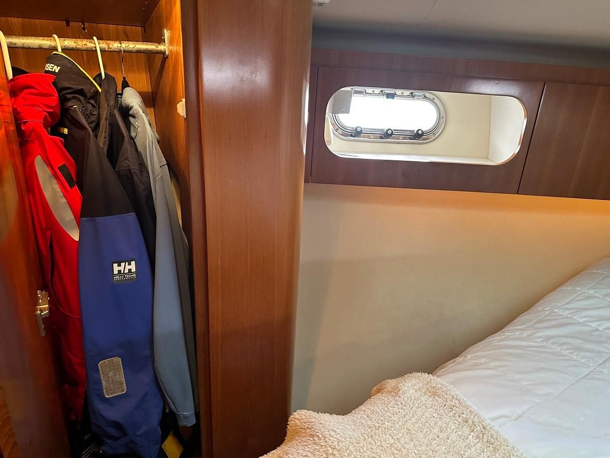 2006 Tiara Yachts 44 