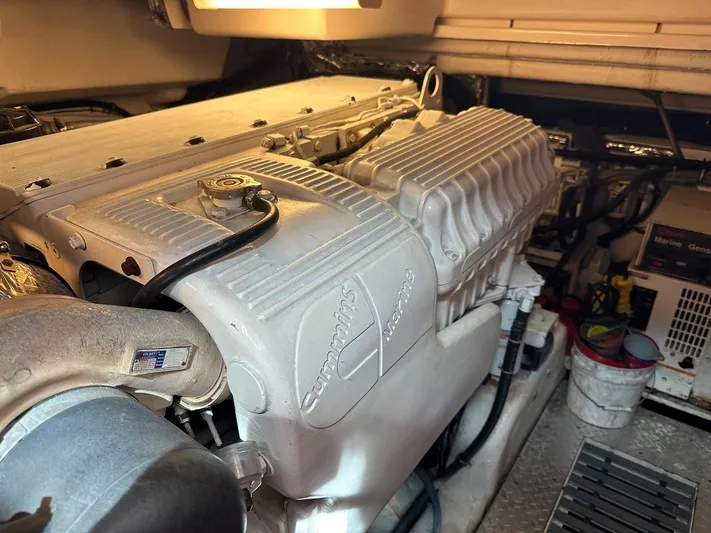 " Sarah Jane " Yacht Photos Pics Engine Room