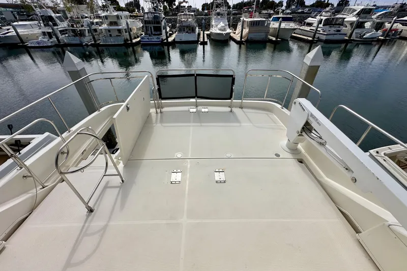 Seas The Day Yacht Photos Pics 2004 Meridian 580 Pilothouse yacht deck at marina, surrounded by docked boats.