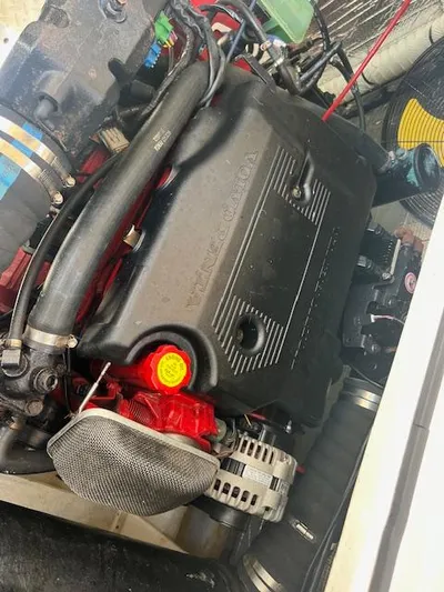 My Jojo Yacht Photos Pics Engine of 2005 Cruisers Yachts 370 Express, showcasing detailed components and design.