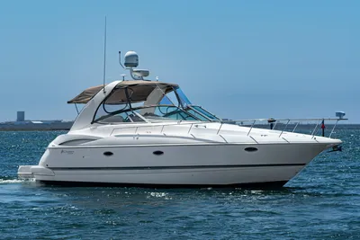 Cruisers Yachts 370 Express