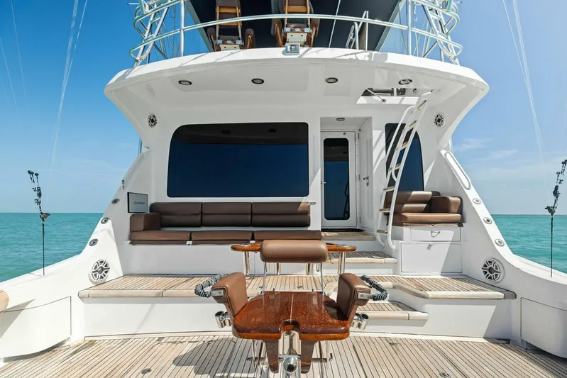 Big Game Yacht Photos Pics Luxury 2006 Hatteras 68 Convertible yacht deck with seating and ocean view.