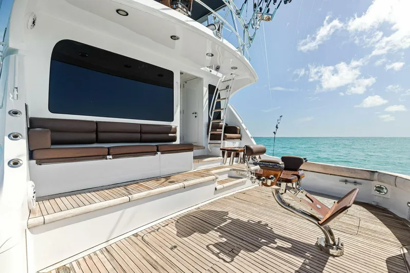 Big Game Yacht Photos Pics 2006 Hatteras 68 Convertible yacht deck with seating, ocean view, and fishing chair.
