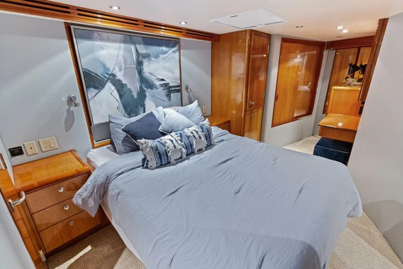 Big Game Yacht Photos Pics Luxurious bedroom interior of 2006 Hatteras 68 Convertible yacht with modern decor.