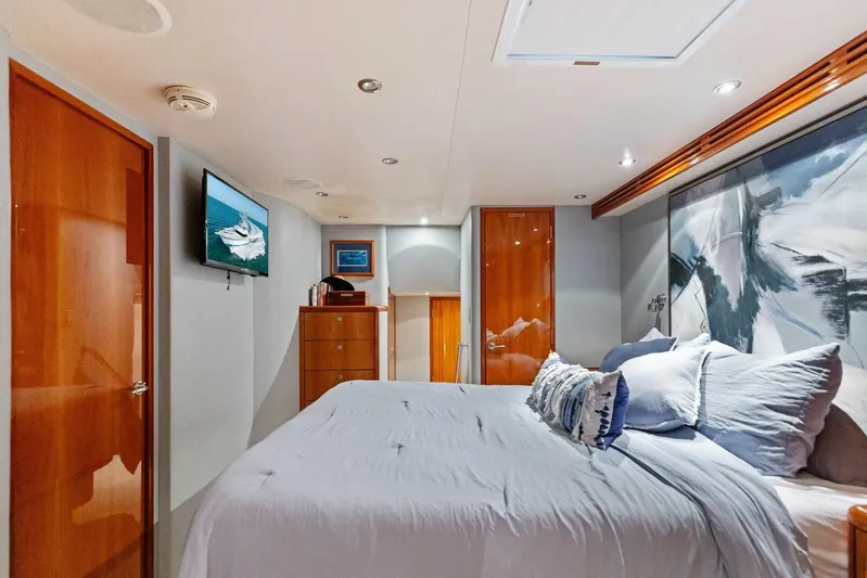 Big Game Yacht Photos Pics Luxurious bedroom interior of 2006 Hatteras 68 Convertible yacht with modern decor.