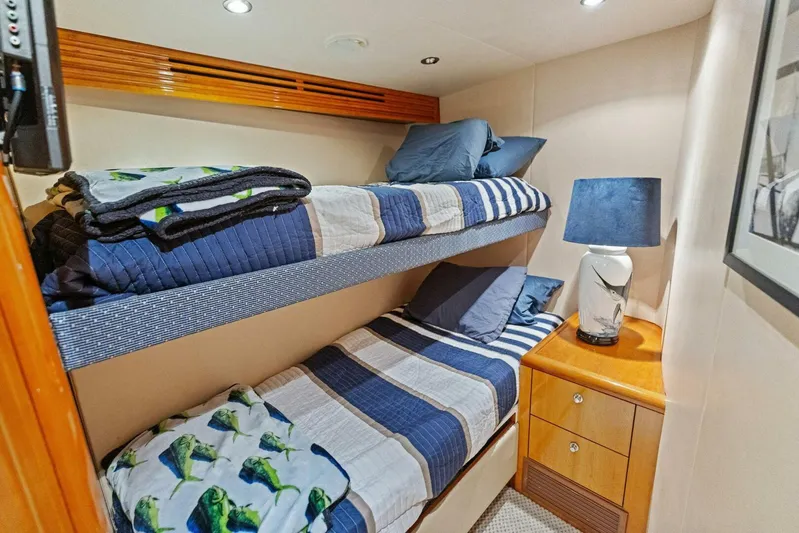 Big Game Yacht Photos Pics 2006 Hatteras 68 CNV Big Game