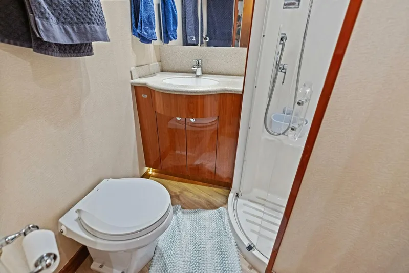 Big Game Yacht Photos Pics 2006 Hatteras 68 CNV Big Game