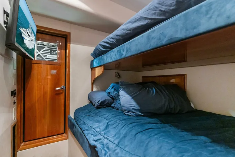 Big Game Yacht Photos Pics 2006 Hatteras 68 CNV Big Game