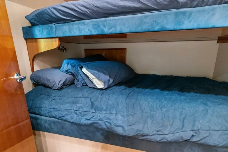 Big Game Yacht Photos Pics 2006 Hatteras 68 CNV Big Game