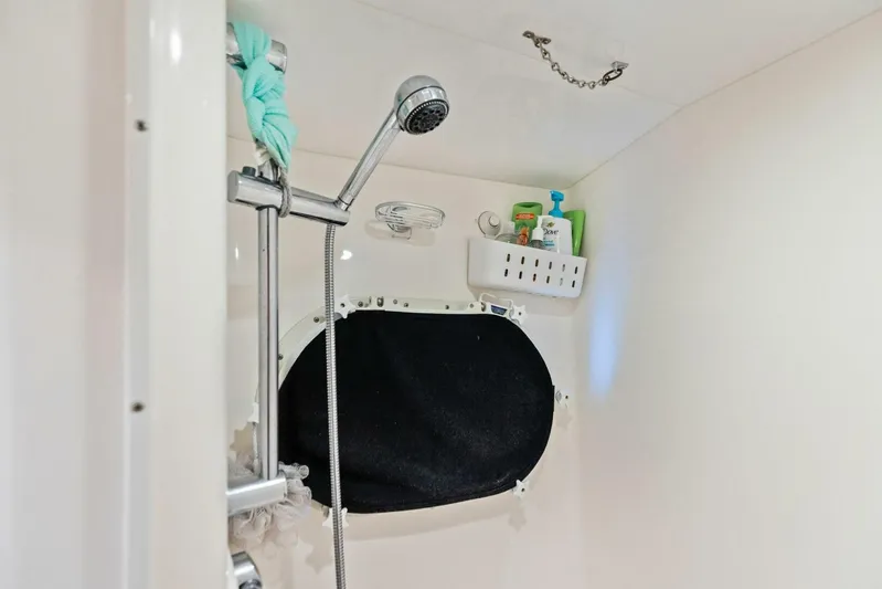 Big Game Yacht Photos Pics 2006 Hatteras 68 CNV Big Game