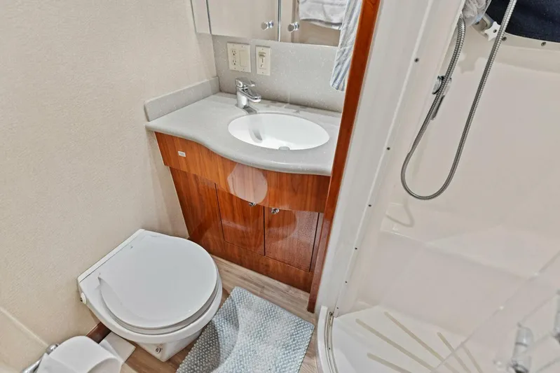 Big Game Yacht Photos Pics 2006 Hatteras 68 CNV Big Game