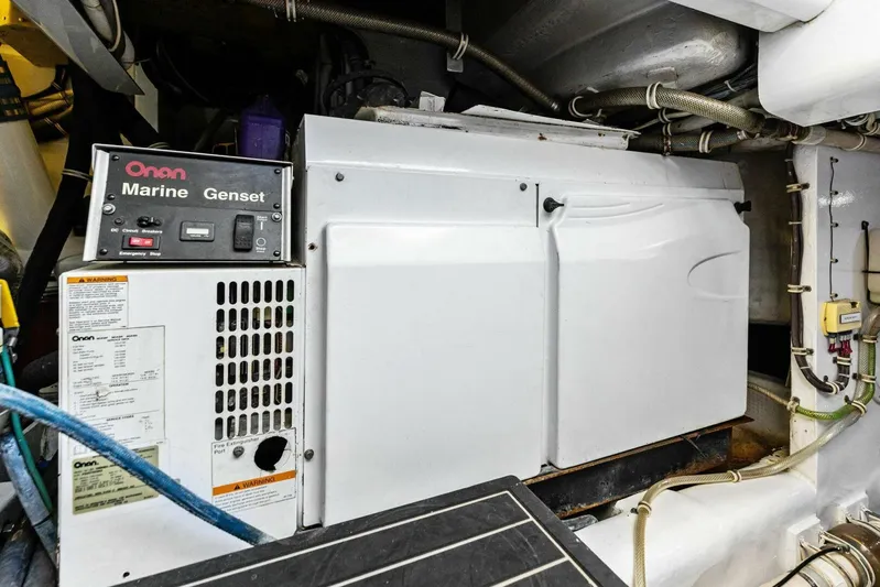 Big Game Yacht Photos Pics 2006 Hatteras 68 CNV Big Game