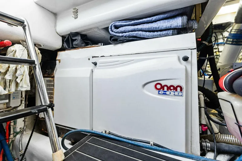 Big Game Yacht Photos Pics 2006 Hatteras 68 CNV Big Game