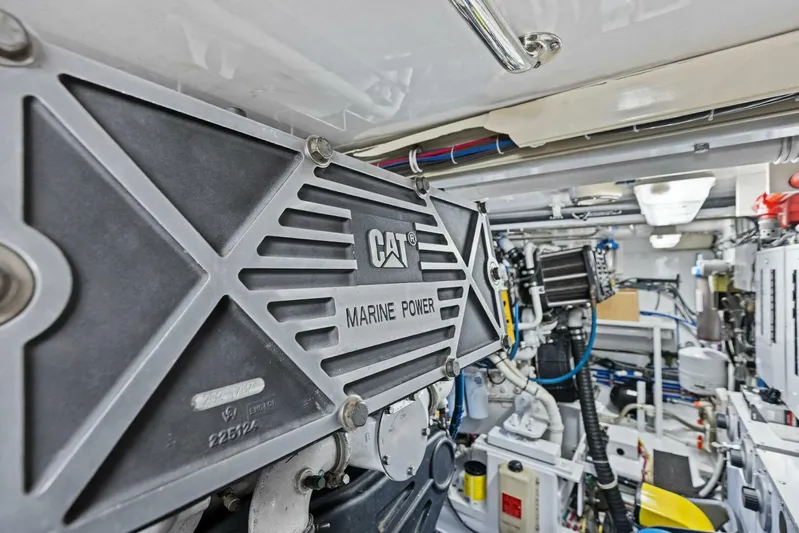 Big Game Yacht Photos Pics 2006 Hatteras 68 CNV Big Game