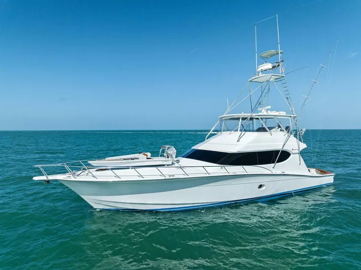 Big Game Yacht Photos Pics 2006 Hatteras 68 CNV Big Game