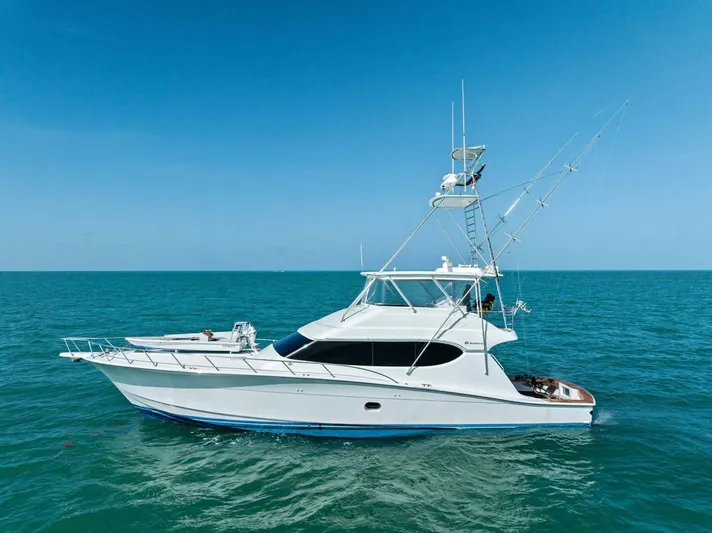 Big Game Yacht Photos Pics 2006 Hatteras 68 CNV Big Game