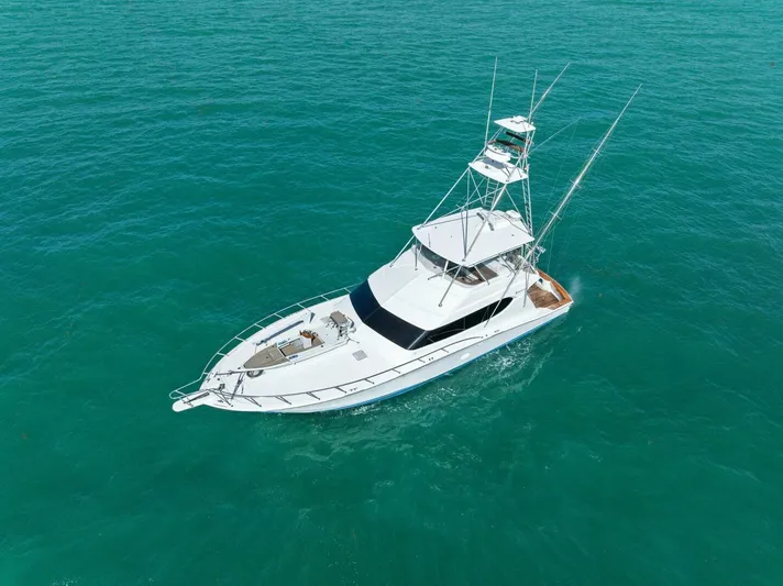 Big Game Yacht Photos Pics 2006 Hatteras 68 CNV Big Game