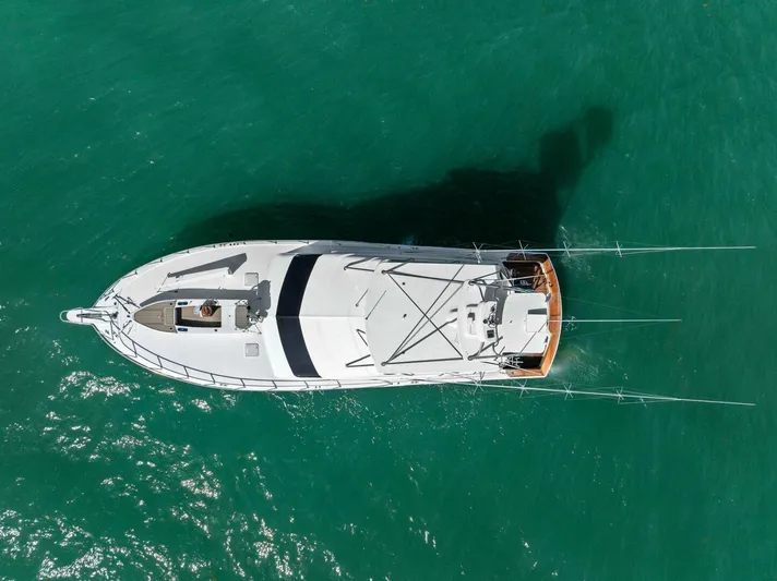 Big Game Yacht Photos Pics 2006 Hatteras 68 CNV Big Game