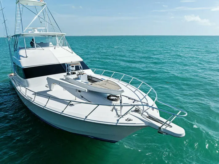 Big Game Yacht Photos Pics 2006 Hatteras 68 CNV Big Game