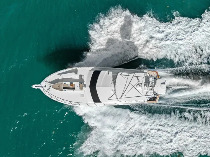 Big Game Yacht Photos Pics 2006 Hatteras 68 CNV Big Game